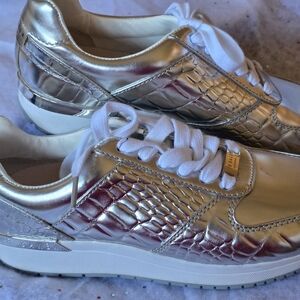 Ted Baker Lwoire Silver Croc-Embossed Sneakers